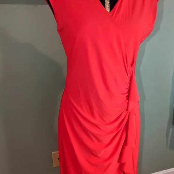 Fun red cocktail dress like new, size 10